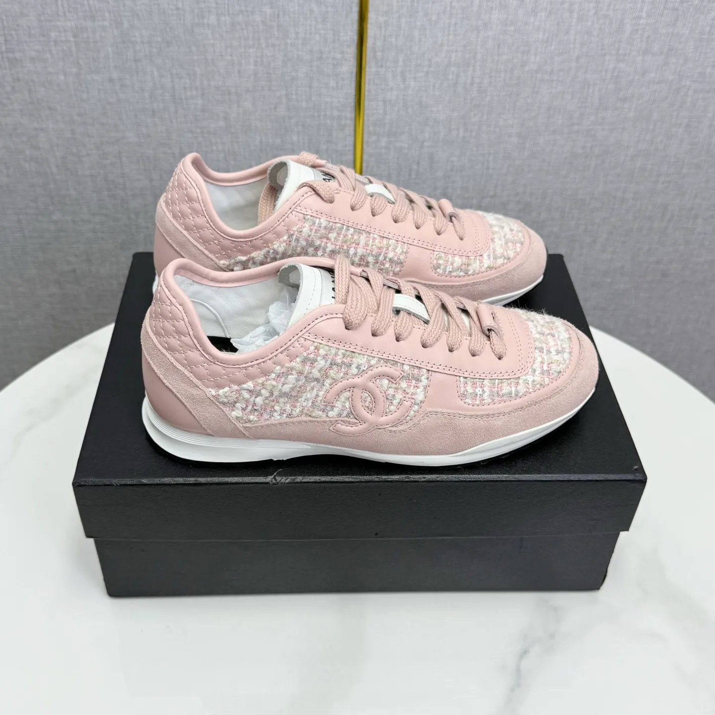 👟👟Ex-factory price 560👟👟Chanel Panda Shoes! 2025 counter's top casual sports shoes. This classic design; the upper is electro-embroidered with a variety of techniques; the outsole is fashionable and sporty; the unusual inclusion of a variety of color matching elements... The diversified mix and match is very good-looking and versatile, and can be used for leisure, fashion, sports, and outdoor... ꫛꫀꪝ Go➫ Materials: ❶Upper made of: original imported first-layer silk cowhide + original waterproof cloth + original first-layer cowhide ❷Inner lining: Original Yangli+wang ❸ Outsole based on: Original TPU combination outsole Counter boutique packaging complete set for women 35–41